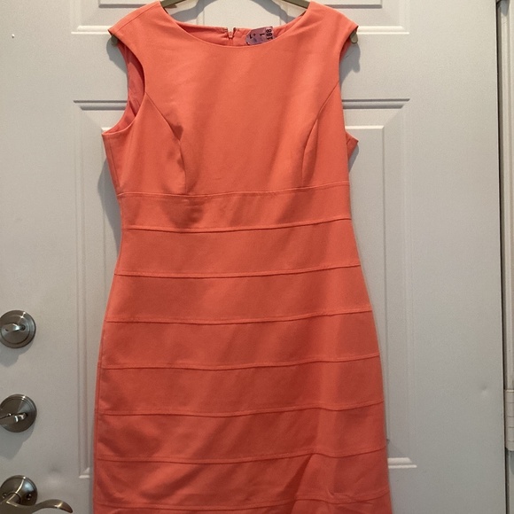 Coral short cocktail dress - Picture 1 of 3